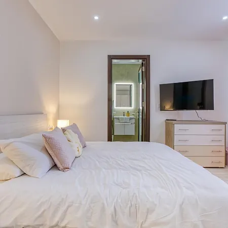 Spacious & Cosy 3br With Private Balconies By 360 Estates *