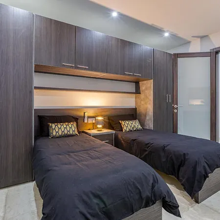 Spacious & Cosy 3br With Private Balconies By 360 Estates *