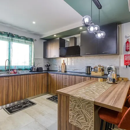 Spacious & Cosy 3br With Private Balconies By 360 Estates *